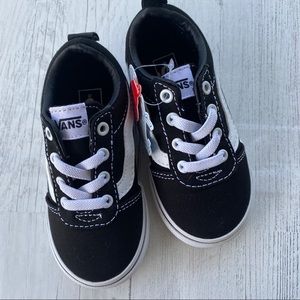 Toddler old school VANS. Size 6. Black & white